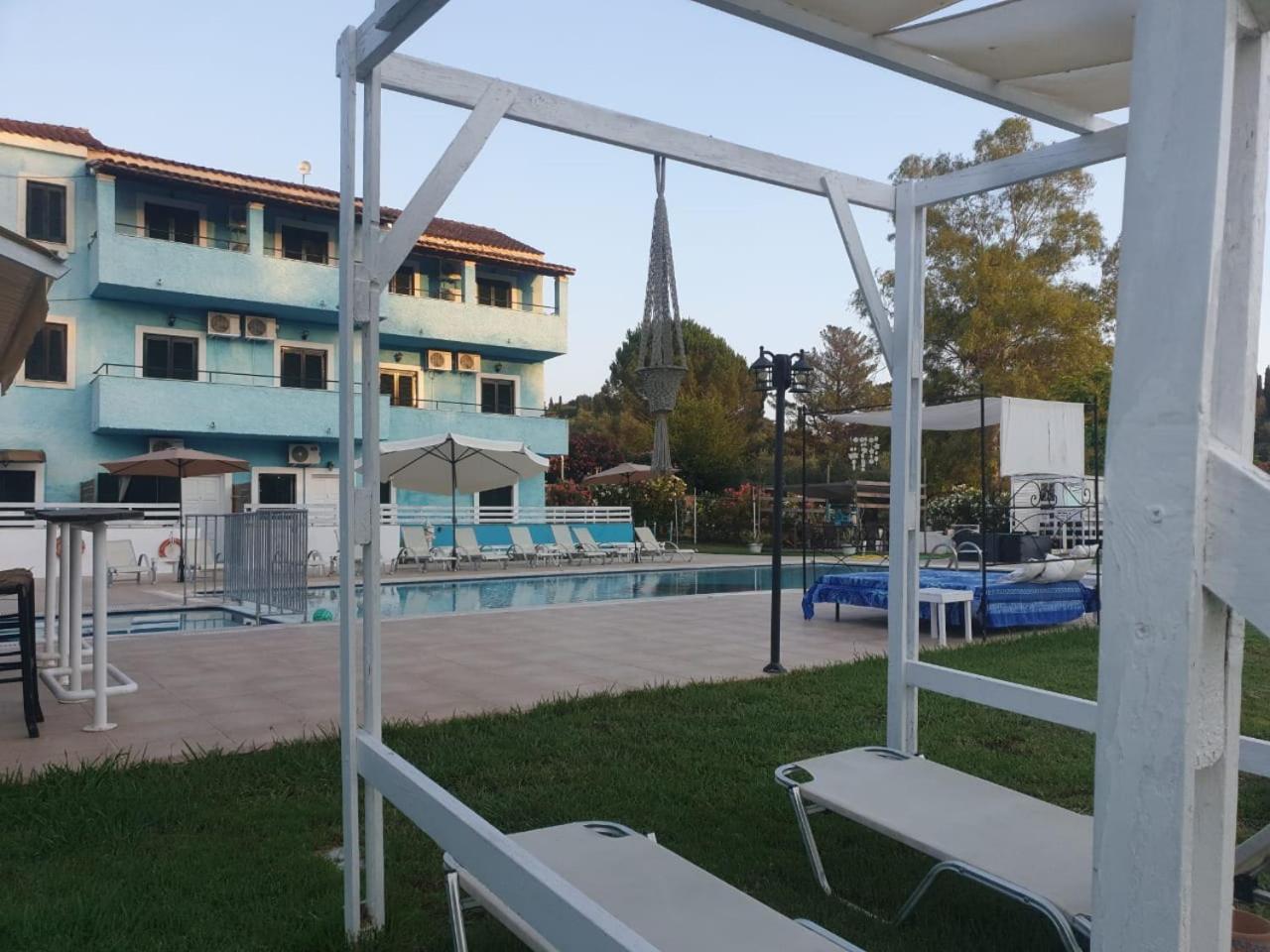 Michael'S Garden Aparthotel Сидари Екстериор снимка